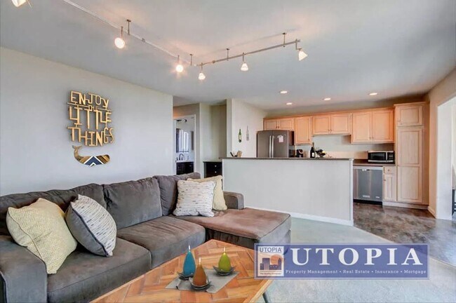 Building Photo - Ocean Views! 2 bd/ 1.5 bath condo w/ Commu...
