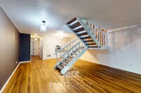 Building Photo - Lovely and spacious townhouse with a 1-car...