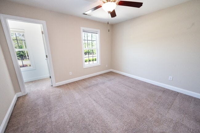 Building Photo - 114 Meadow Way