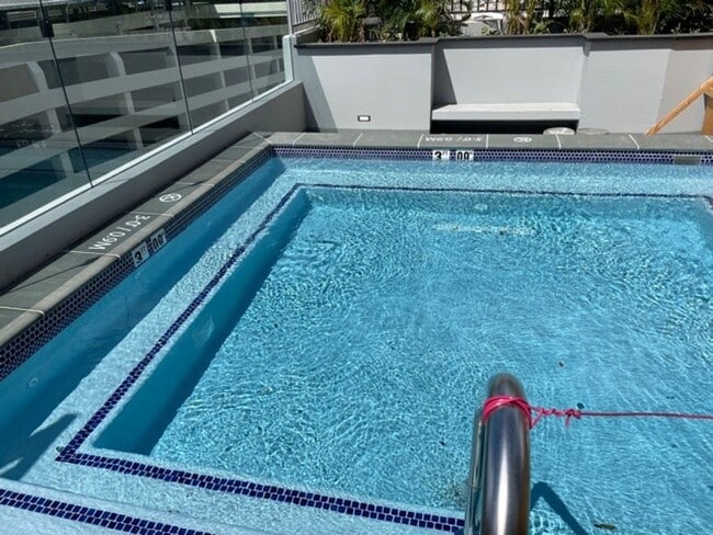 Building Photo - Penthouse 1-bedroom with 2-Parking!