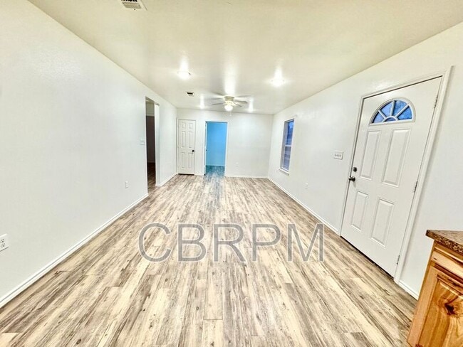 Building Photo - 2117 E Broadway