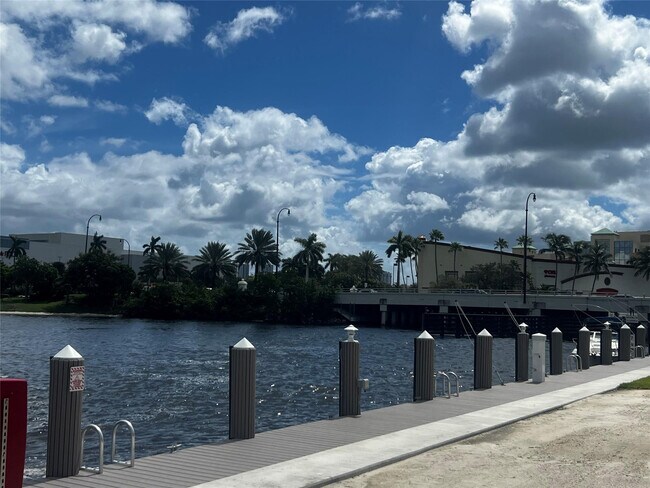 Building Photo - 1170 N Federal Hwy