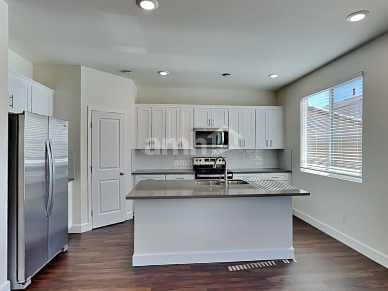 Building Photo - 8863 Carmine Cob Ave