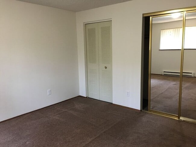 Building Photo - 17838 NE Multnomah Dr