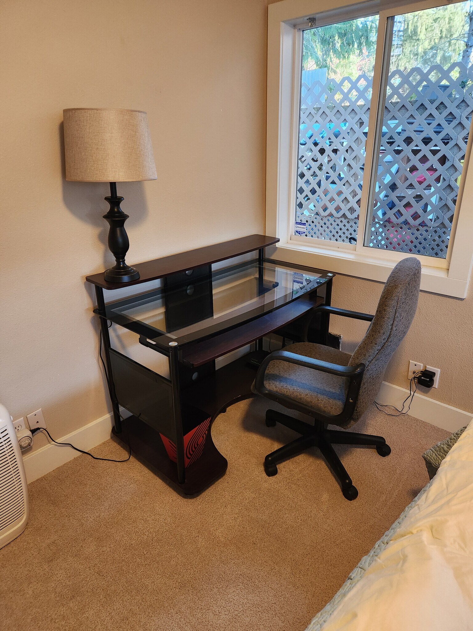 2nd bedroom work desk - 6050 SW Taylors Ferry Rd