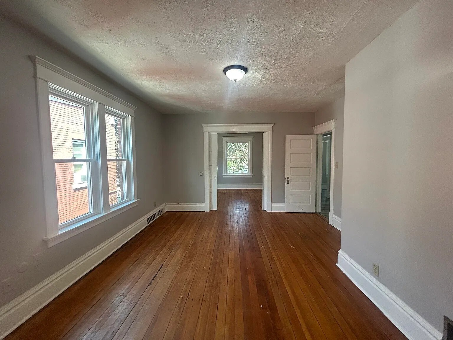 Living space - 1421 Charles St