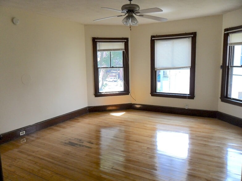 Building Photo - 337 Brown St