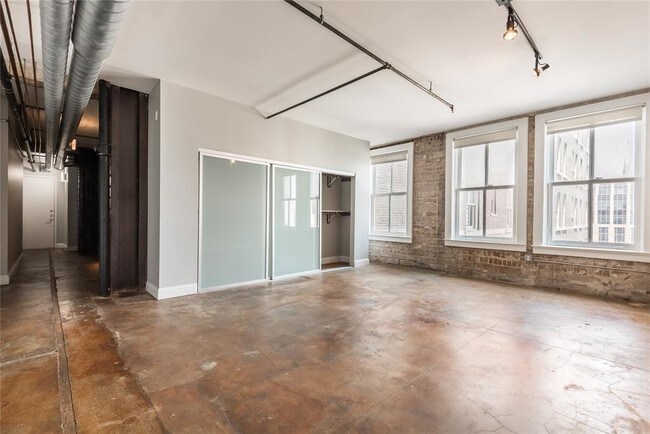 Building Photo - 909 Texas St