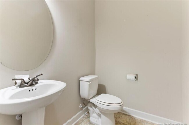 Building Photo - 573 Wedgefield Dr