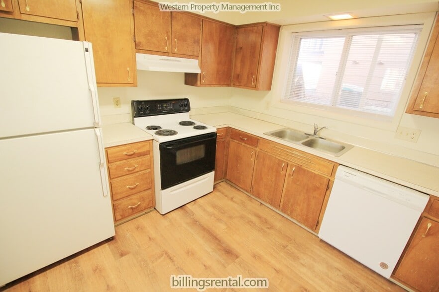 Kitchen - 2316 Alderson Ave