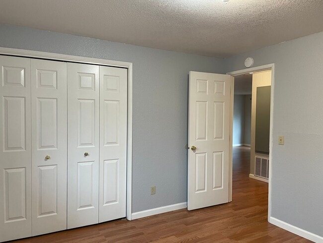 Building Photo - 1391 SW Kokanee Ln