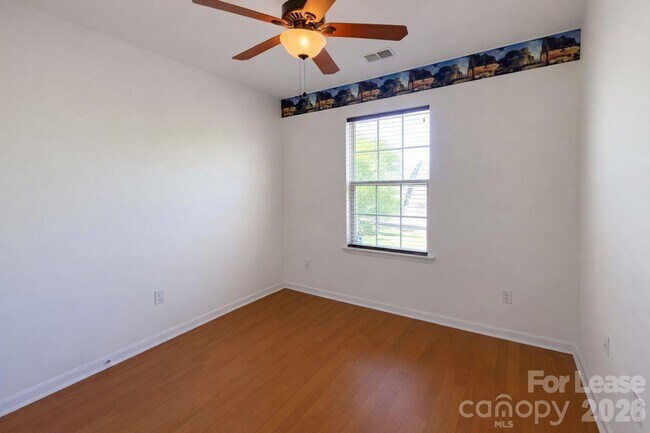 Building Photo - 9538 Inglenook Ln