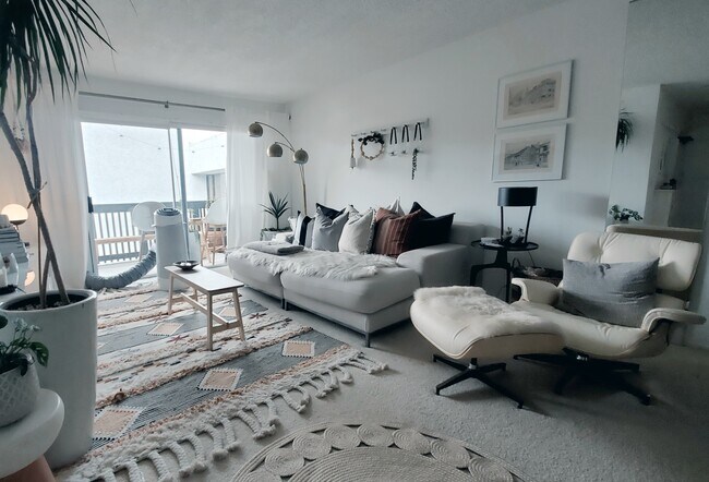 Living room - 3601 W Hidden Ln