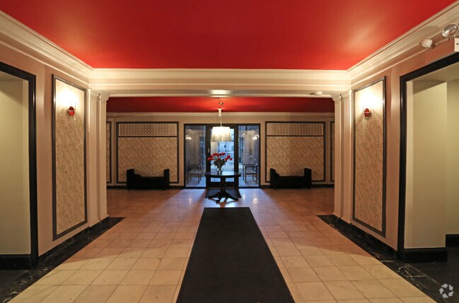 Lobby Photo - Paramour