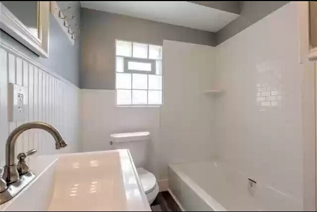 Building Photo - 5519 Highland Ave