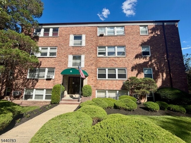 Building Photo - 6 Hillside Ave