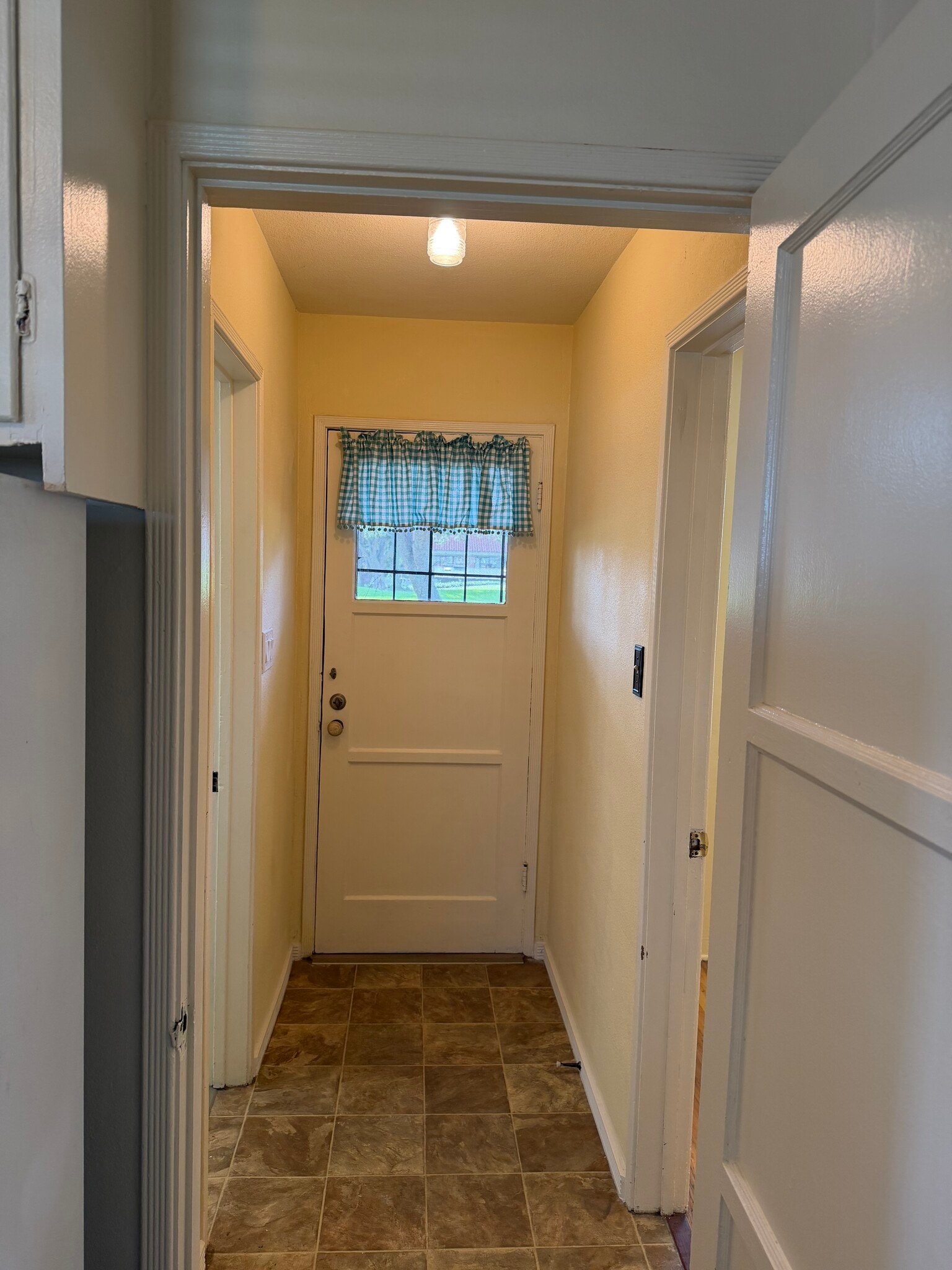 Building Photo - 248 Glover Ave