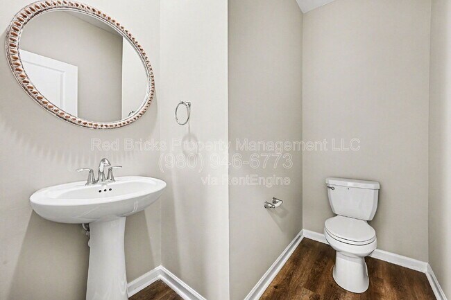 Building Photo - 435 Kennerly Center Dr