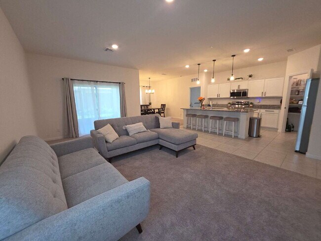Building Photo - 2024 Like new gorgeous 4 bedroom/2 bath home close to historic Sanford