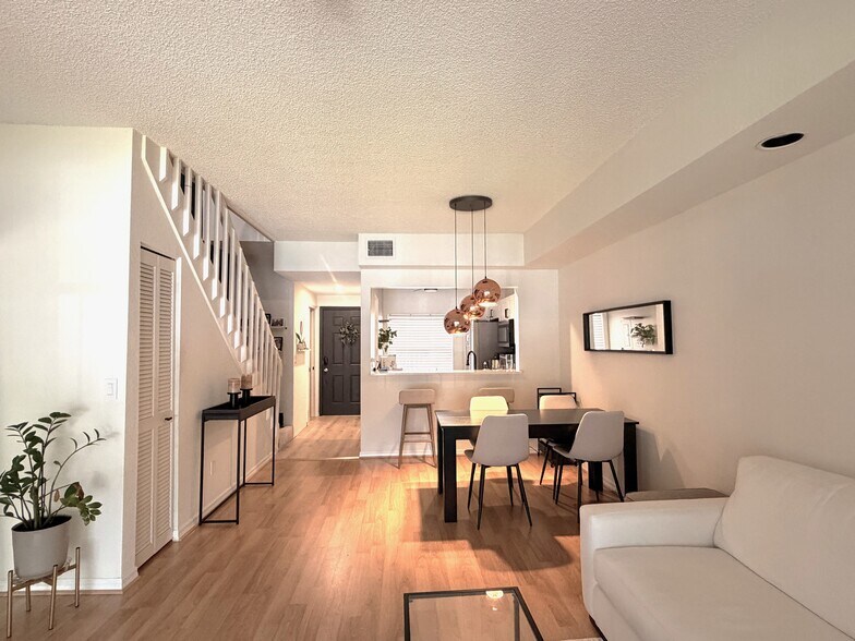 Building Photo - 1018 Woodshire Ln