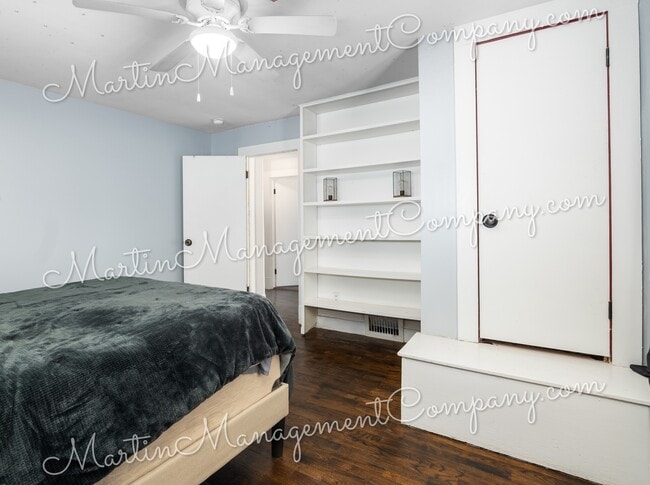 Building Photo - 906 S Barrett Ave