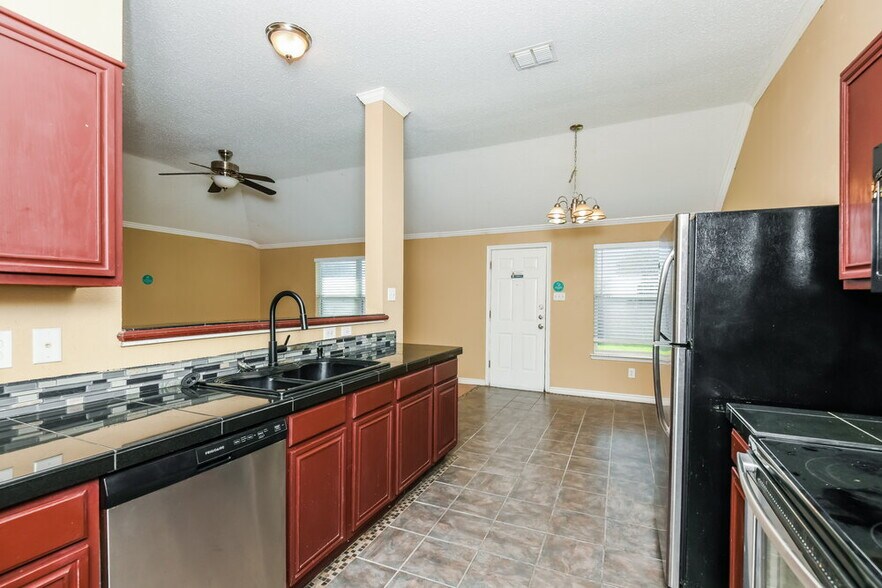 Building Photo - 1025 McKavett Dr