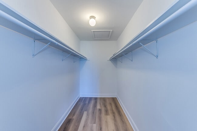 Building Photo - 900 Perrie Dr