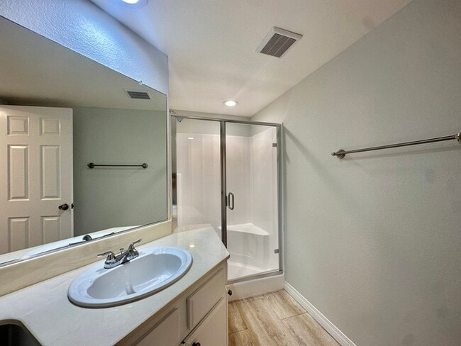 Building Photo - Spacious Updated Home In Desirable 92029 I...