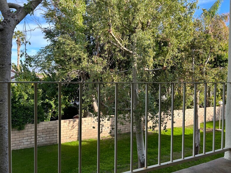 Building Photo - 43717 Avenida Alicante