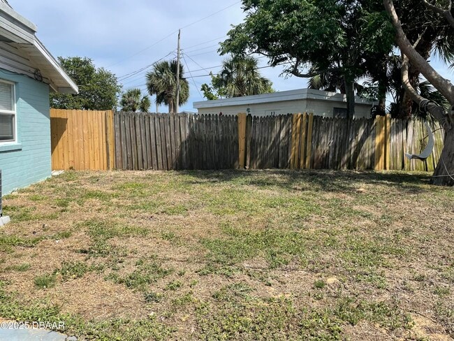 Building Photo - 66 River Dr