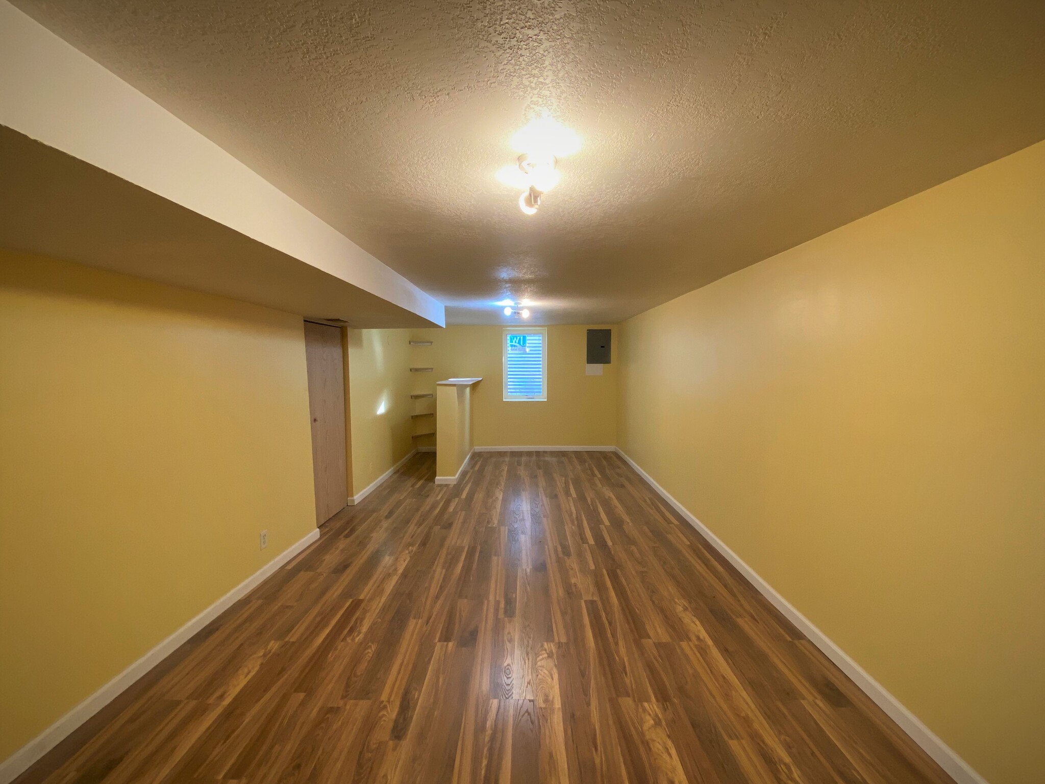 Building Photo - 18 9th Ave NW