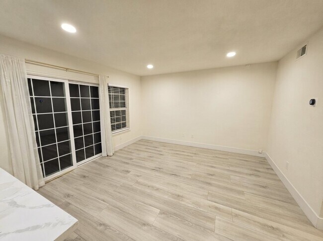 Building Photo - 19 Rolling Ridge Dr