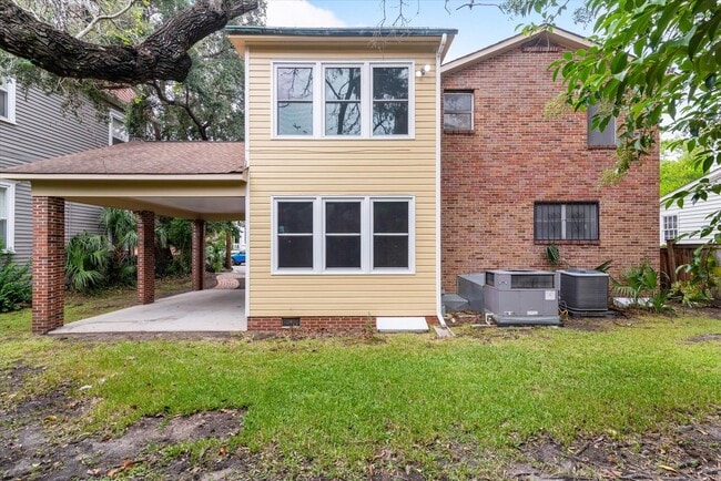 Building Photo - Harleston Village 3 Bed/2.5 Bath Gem Avail...