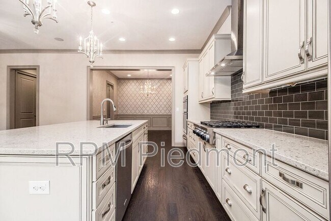 Building Photo - 306 Nottaway Ln