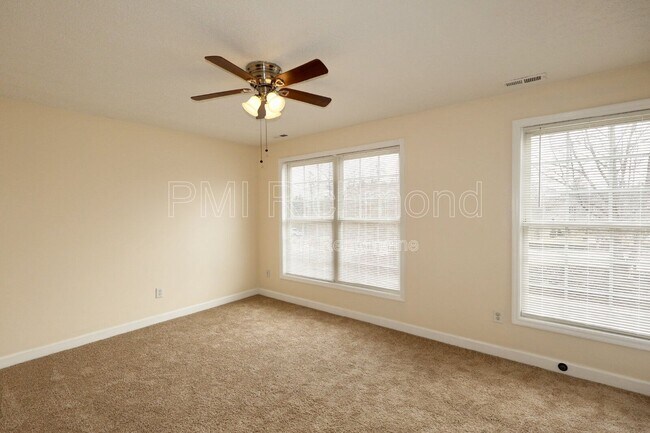 Building Photo - 2716 Goyne Loop