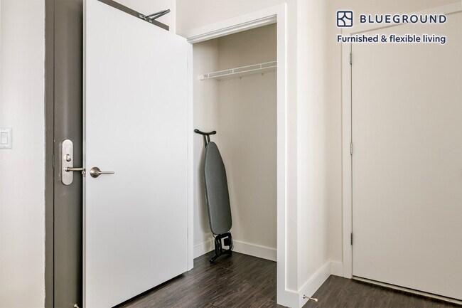 Building Photo - 449 Canal St