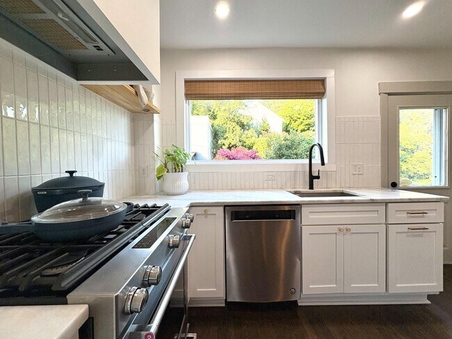 Building Photo - 4625 Silverwood St