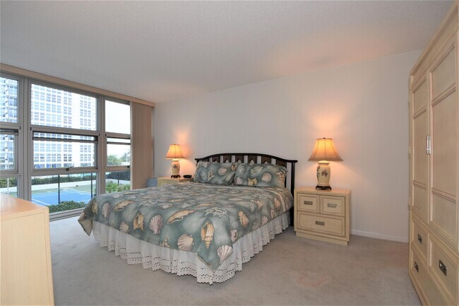 Building Photo - 525 N Ocean Blvd