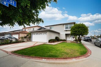 Building Photo - 3 Bedroom 1.5 Bathroom in Torrance