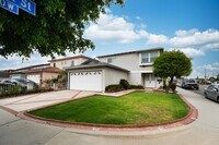 Building Photo - 3 Bedroom 1.5 Bathroom in Torrance