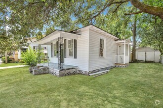 Building Photo - Renovated 3 Bed / 2 Bath Home near to down...