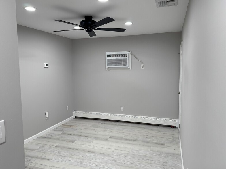 Building Photo - 18 Fairwood Ln