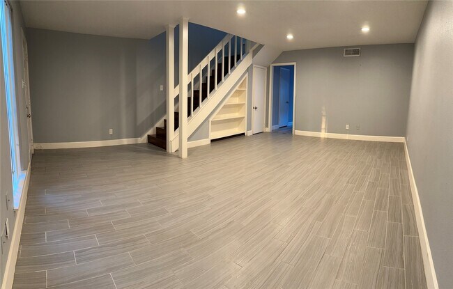 Primary Photo - 2515 Oak Hill Dr