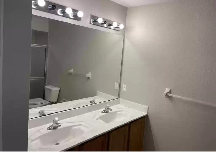 Master Bath - 4492 Adelaide Ave