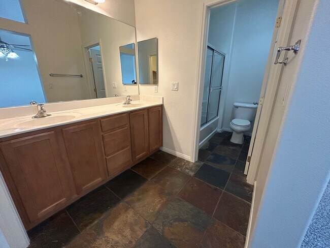 Building Photo - SOUTHWEST LAS VEGAS PROEPRTY WITH 3 BED, 3...