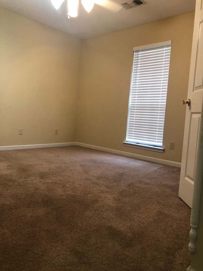 Building Photo - Silver Hills rental!