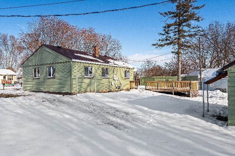 Building Photo - 731 E Division St