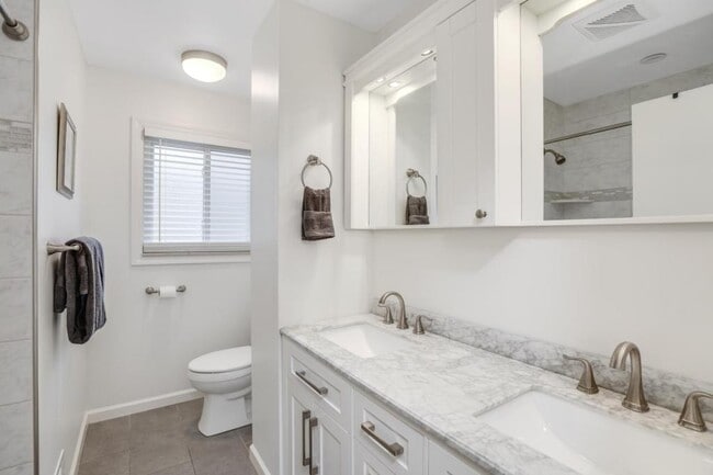 Building Photo - 9215 Tavistock Dr