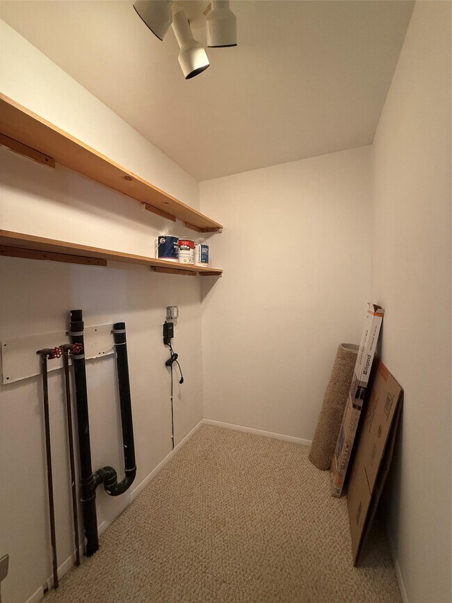 Building Photo - 1608 Cherry Hill Dr
