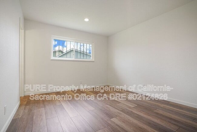 Building Photo - 2140 W La Loma Dr